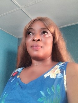 Julia's profile, a single 45-year-old a woman in Logosé