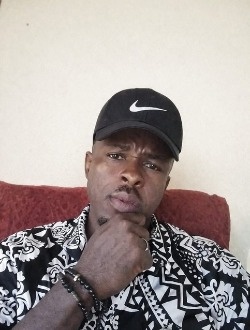 Aloïs's profile, a single 34-year-old a man in Abou