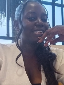 Frances's profile, a single 34-year-old a woman in Yaoundé