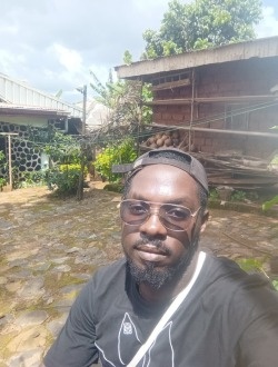 Steven Gerard's profile, a single 29-year-old a man in Mfandéna