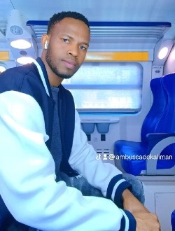 Momo's profile, a single 33-year-old a man in Milan