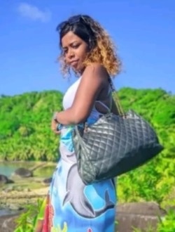 Francka's profile, a single 28-year-old a woman in Sainte-Marie