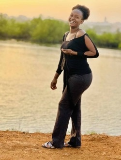 Assiatou's profile, a single 21-year-old a woman in Conakry