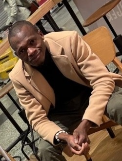 Sisso's profile, a single 31-year-old a man in Como