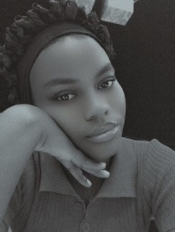 Manuella's profile, a single 19-year-old a woman in Yaoundé