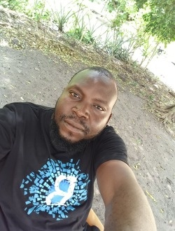 Elkana's profile, a single 40-year-old a man in Lomé