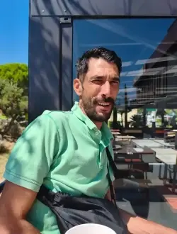 James's profile, a single 41-year-old a man in Arles