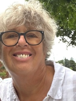 Yannick's profile, a single 70-year-old a woman in Sutton