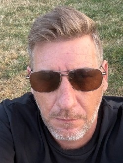 Sam's profile, a single 48-year-old a man in Paris