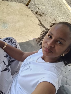 Francella's profile, a single 25-year-old a woman in Moroni