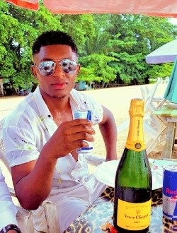 Leon's profile, a single 27-year-old a man in Douala