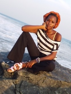 Antoinette's profile, a single 25-year-old a woman in Lomé