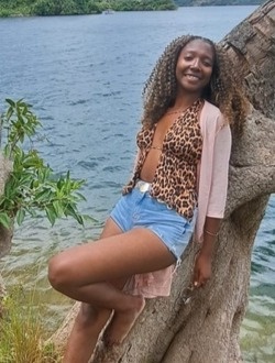 Françia's profile, a single 26-year-old a woman in 1ER Arrondissement