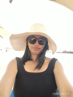 Niala's profile, a single 45-year-old a woman in 1ER Arrondissement