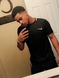 Bastien's profile, a single 18-year-old a man in Libreville