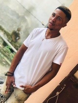 Junior's profile, a single 27-year-old a man in Douala