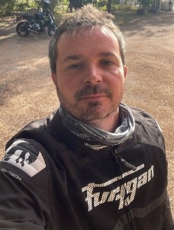 Julien's profile, a single 42-year-old a man in Toulouse
