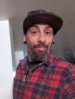 Dominic's profile, a single 44-year-old a man in Saint-Jean-sur-Richelieu