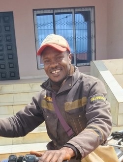 Alontsi's profile, a single 34-year-old a man in Bafoussam II