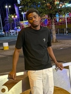 Nolan's profile, a single 26-year-old a man in Paris