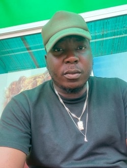 Yvan Lender's profile, a single 33-year-old a man in Yaoundé