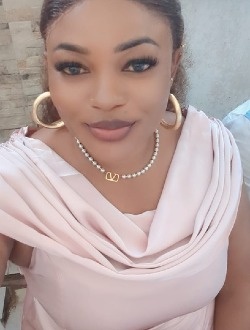 Sara's profile, a single 40-year-old a woman in Douala