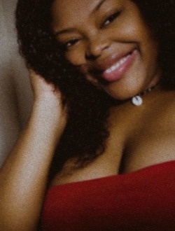 Julie's profile, a single 24-year-old a woman in Dijon