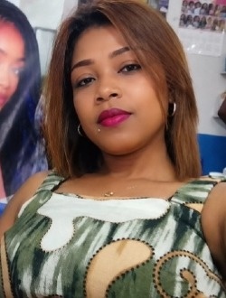 Dinah's profile, a single 37-year-old a woman in 1ER Arrondissement