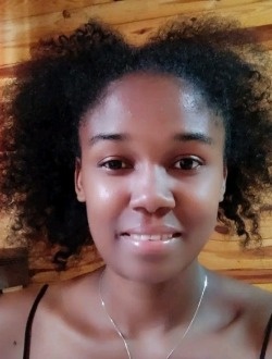 Sophie's profile, a single 23-year-old a woman in Aharana
