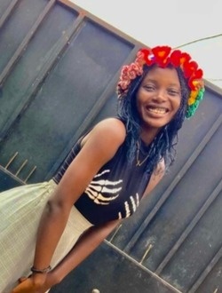 Melvine's profile, a single 21-year-old a woman in Yaoundé
