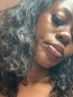 Jenny's profile, a single 25-year-old a woman in Montréal