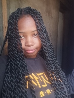 Angèle's profile, a single 22-year-old a woman in Aharana