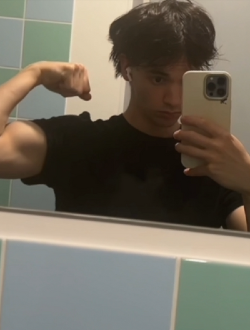 Elias's profile, a single 20-year-old a man in Châteauroux