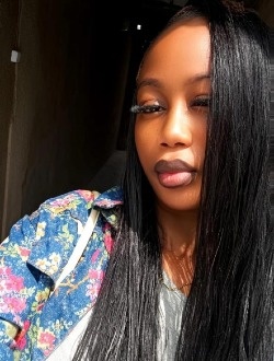 Marie's profile, a single 21-year-old a woman in Abidjan