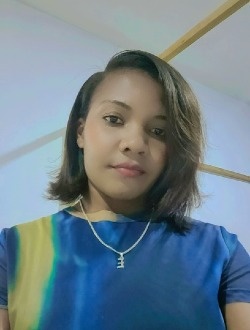 Asnah's profile, a single 22-year-old a woman in 1ER Arrondissement