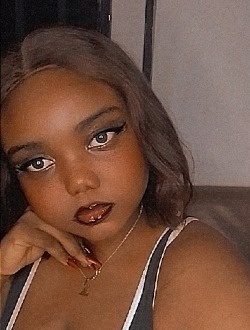 Laura's profile, a single 25-year-old a woman in Rumuigbo