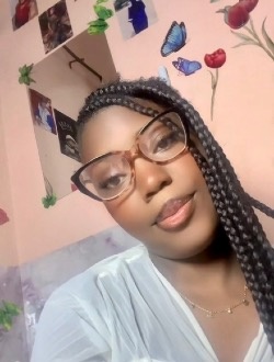 Emma's profile, a single 23-year-old a woman in Bamako