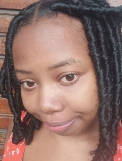 Angèle's profile, a single 22-year-old a woman in Aharana