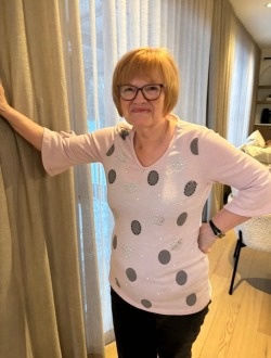 Line's profile, a single 72-year-old a woman in Sainte-Julie