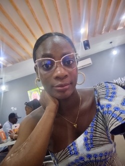 Diane's profile, a single 22-year-old a woman in Douala