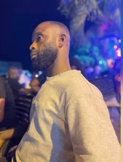 Orlando's profile, a single 32-year-old a man in Grand-Bassam