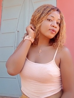 Léonie's profile, a single 33-year-old a woman in 67 Ha