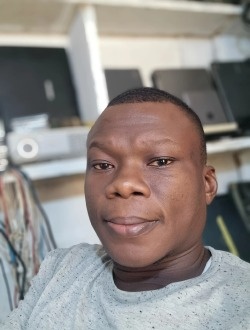 Santiago's profile, a single 33-year-old a man in Abidjan