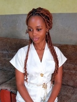 Farousta's profile, a single 20-year-old a woman in Abono
