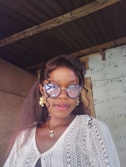 Hanifa's profile, a single 19-year-old a woman in Adidomé