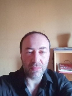 Ost's profile, a single 45-year-old a man in Paris