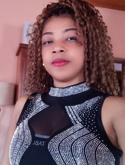 Dinah's profile, a single 37-year-old a woman in 1ER Arrondissement