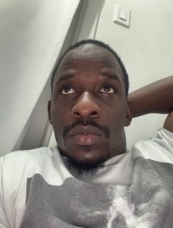 Laye's profile, a single 28-year-old a man in Sainte-Marie