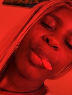 Océane's profile, a single 24-year-old a woman in Yaoundé