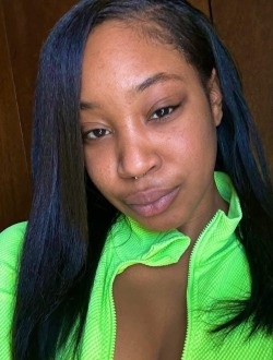 Zoe's profile, a single 27-year-old a woman in Acton